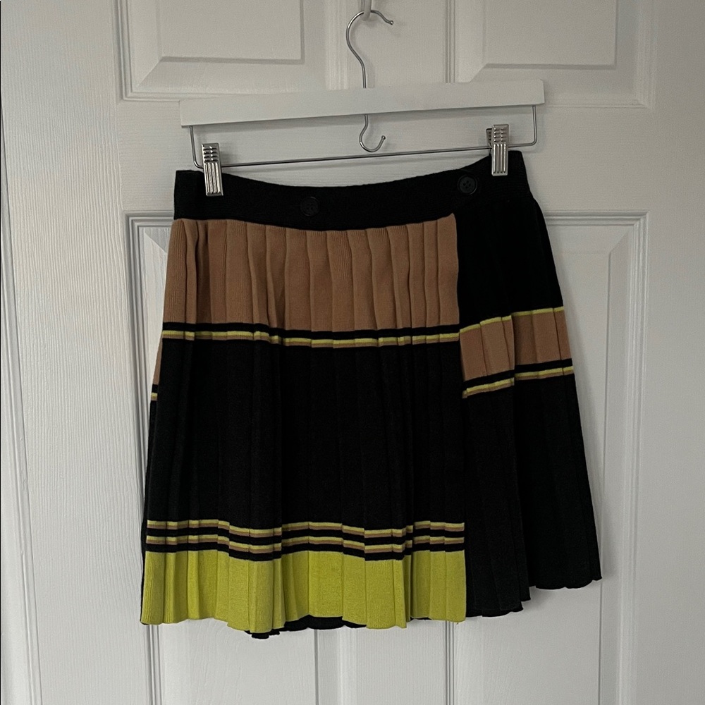 French Connection Black, Tan & Lime Pleated Skirt ajustable